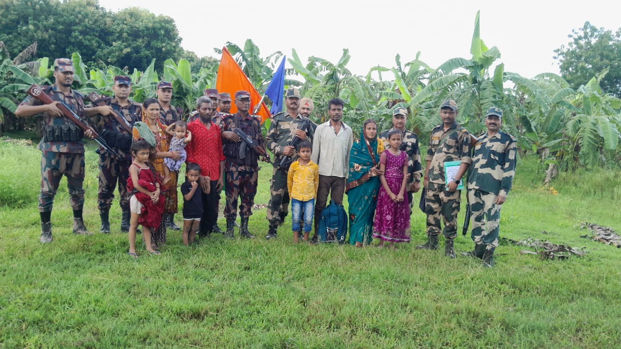 কোম্পানি কমান্ডার পর্যায়ের পতাকা বৈঠকে ভারতের আটক ৯ বাংলাদেশিকে বিজিবির কাছে হস্তান্তর