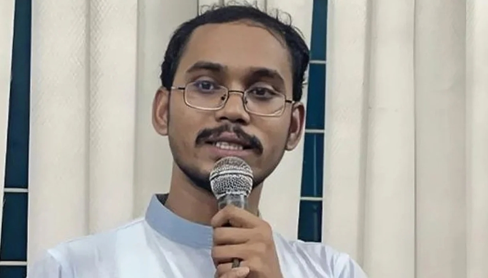 যুবকরা রক্ত দেয়, প্রবীণরা প্রতারিত করে: এনসিপি নেতা মাসউদ