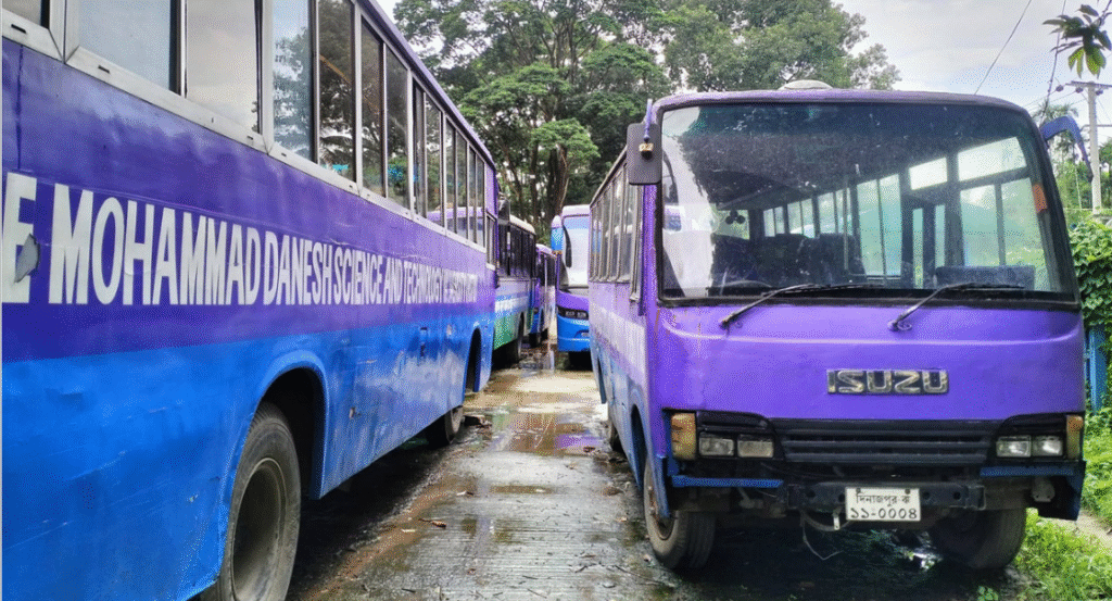 হাবিপ্রবিতে তীব্র পরিবহন সংকট, ১৩টি বাসের মধ্যে ৮টিই অচল