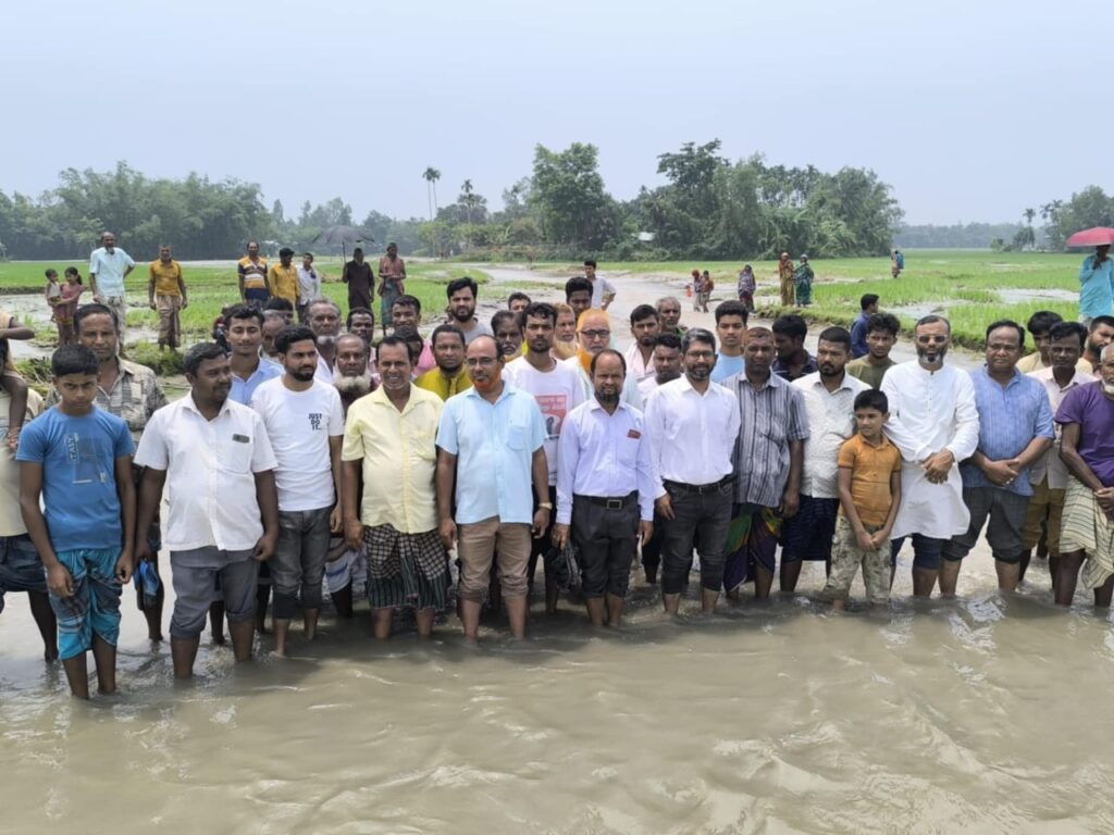 প্রশাসনের নীরবতায় ক্ষুব্ধ তিস্তা পাড়বাসী, নদীভাঙন রোধে মানববন্ধনে তীব্র ক্ষোভ