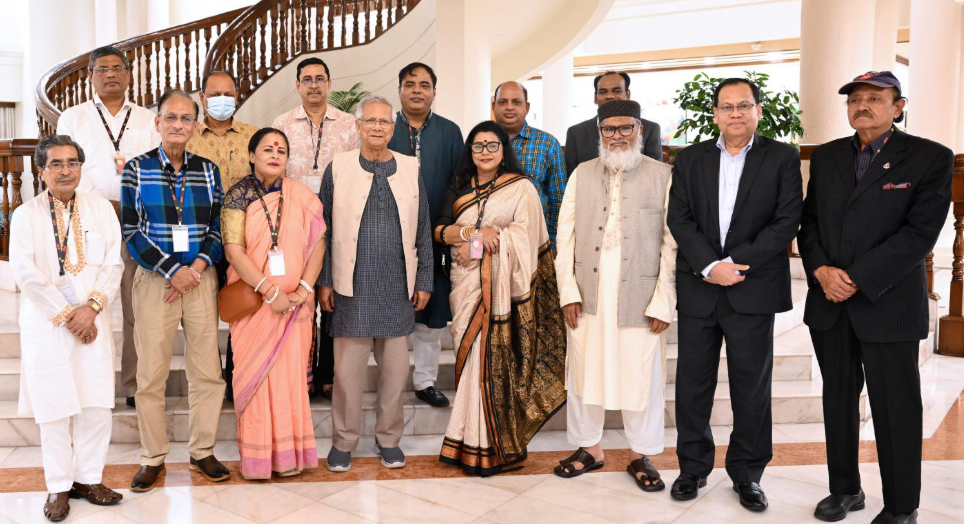 দূর্গাপূজা প্রস্তুতি নিয়ে হিন্দু ধর্মীয় নেতৃবৃন্দের সঙ্গে প্রধান উপদেষ্টার বৈঠক