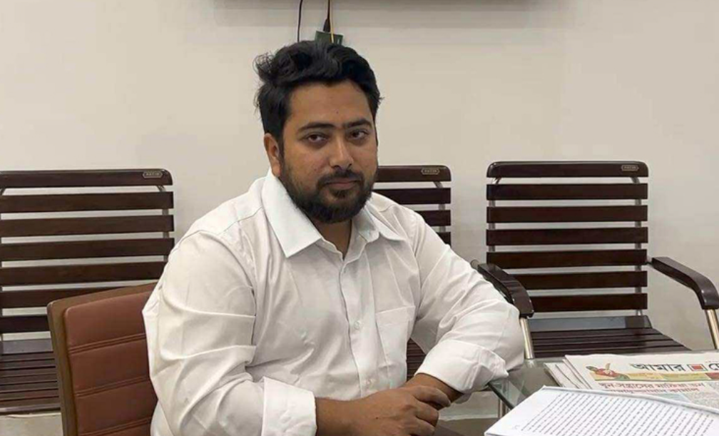 শহীদ পরিবারে পাশে দাঁড়াতে সরকার ব্যর্থ: নাহিদ ইসলাম