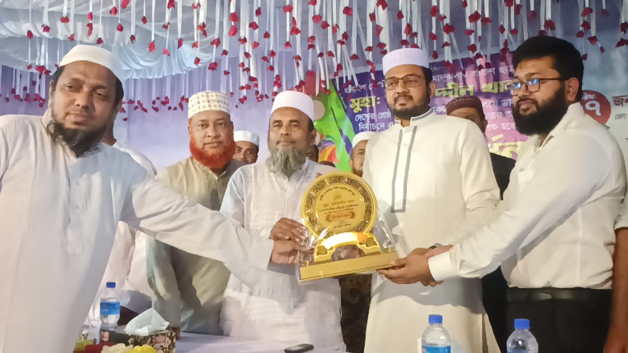 ডাকসুর এজিএস নির্বাচিত হওয়ায় নিজ শিক্ষা প্রতিষ্ঠানে সংবর্ধিত মহিউদ্দীন খান
