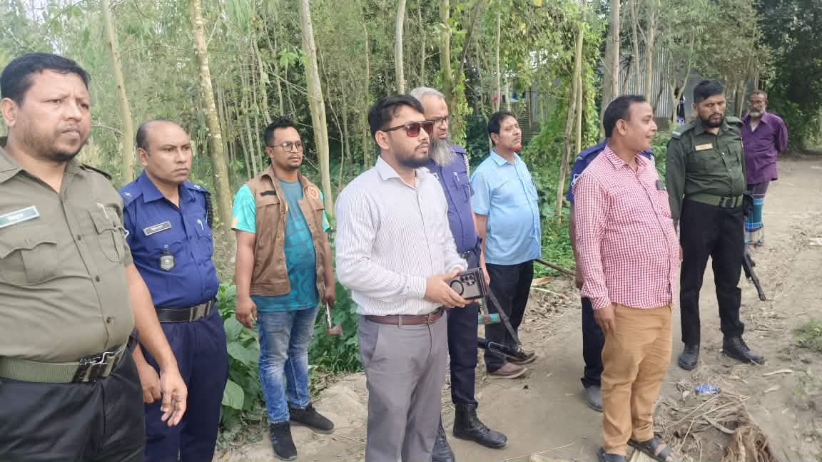 ধলেশ্বরীতে অবৈধ ড্রেজিং বন্ধে অভিযান, ৩ ড্রেজার ও ২ হাজার মিটার পাইপ বিনষ্ট