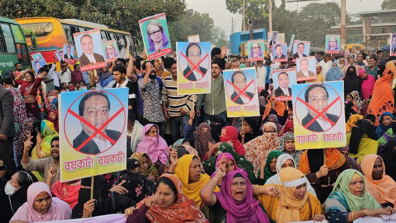 রাজবাড়ী-১ আসনে বিএনপির প্রার্থী পরিবর্তনের দাবিতে মহাসড়ক অবরোধ