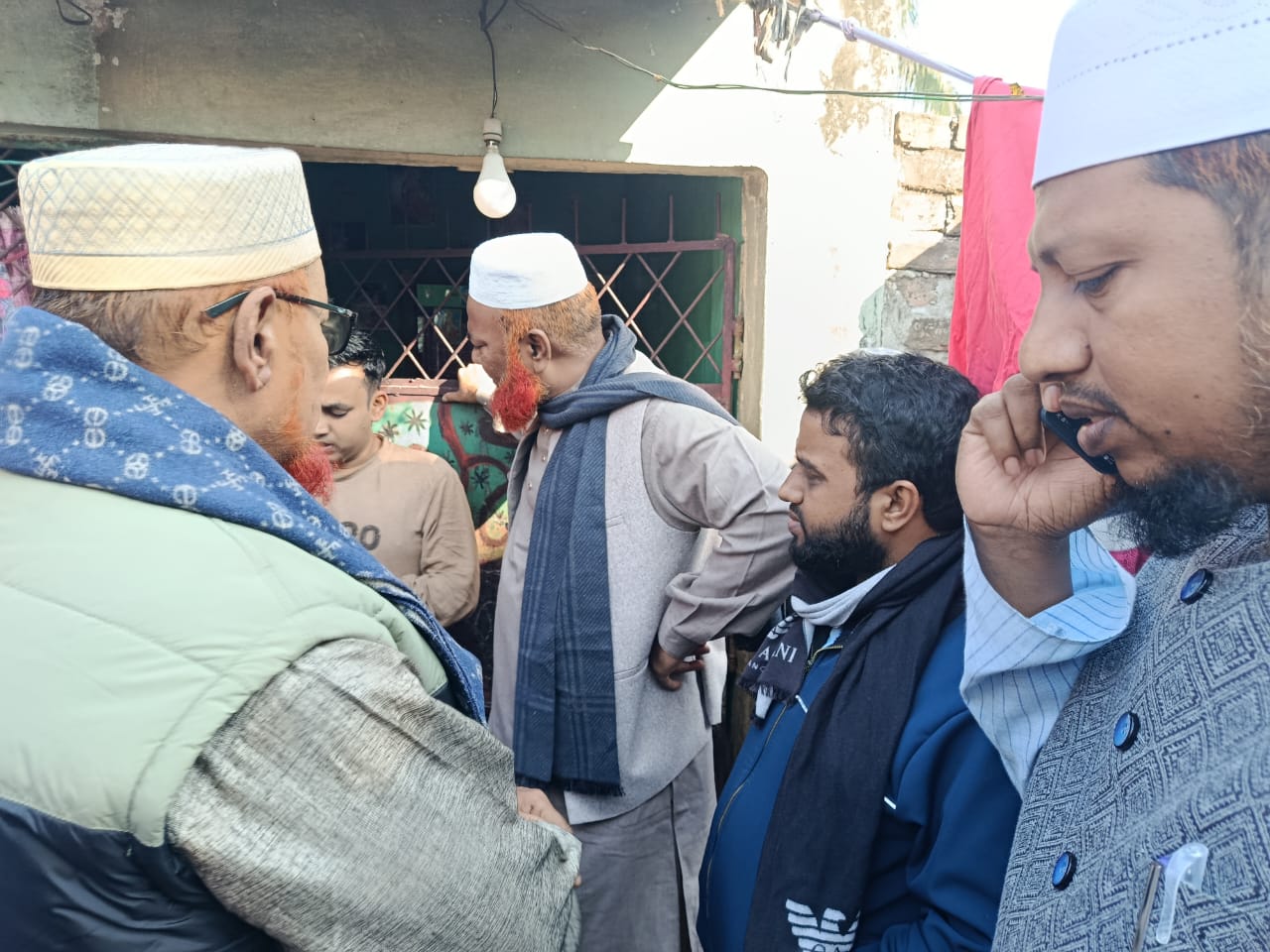 অসুস্থ হিন্দু রোগীর পাশে দাঁড়ালেন মেহেরপুর জেলা আমীর