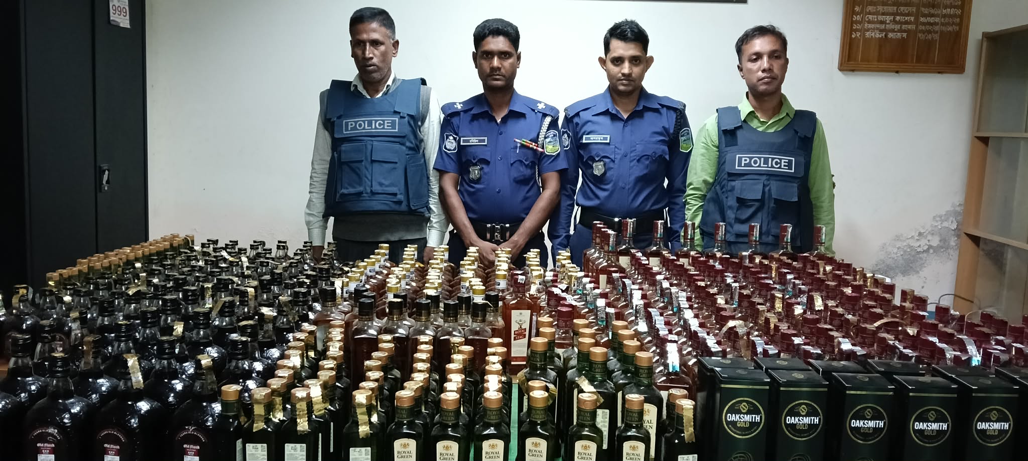 সীমান্ত এলাকায় মাদকবিরোধী অভিযান, পুলিশের হাতে ৪৮৯ বোতল ভারতীয় মদ