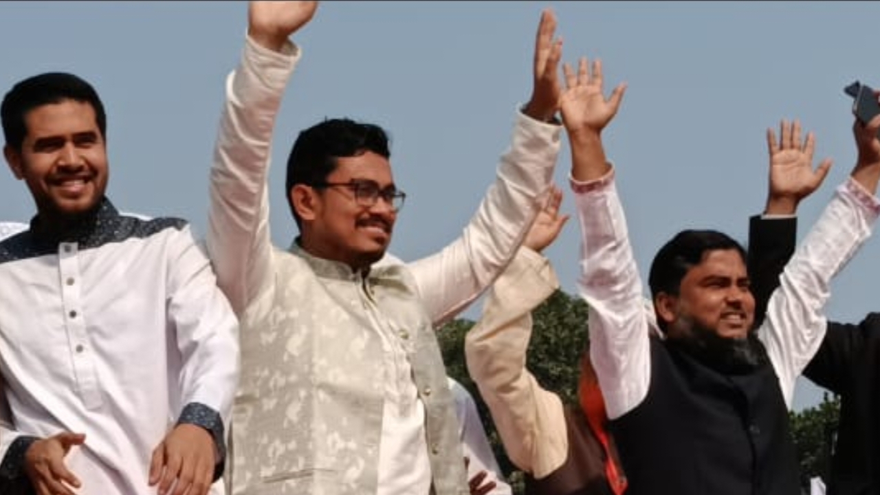 লন্ডন-দিল্লি-পিণ্ডি থেকে রাজনীতি নয়, জনগণের কাছে এসে রাজনীতি করতে হবে: ভিপি সাদিক কায়েম