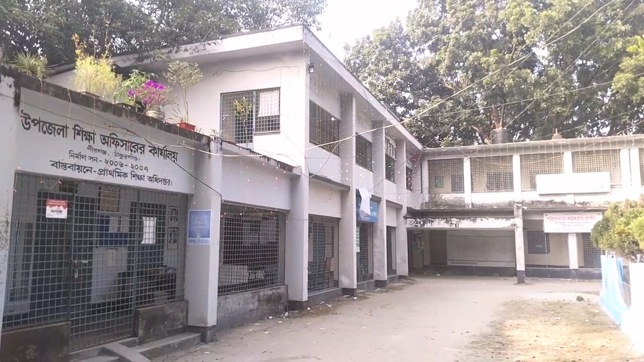 ওসমান হাদির মৃত্যুতে রাষ্ট্রীয় শোক ঘোষণা থাকলেও পীরগঞ্জে অর্ধনমিত হয়নি জাতীয় পতাকা