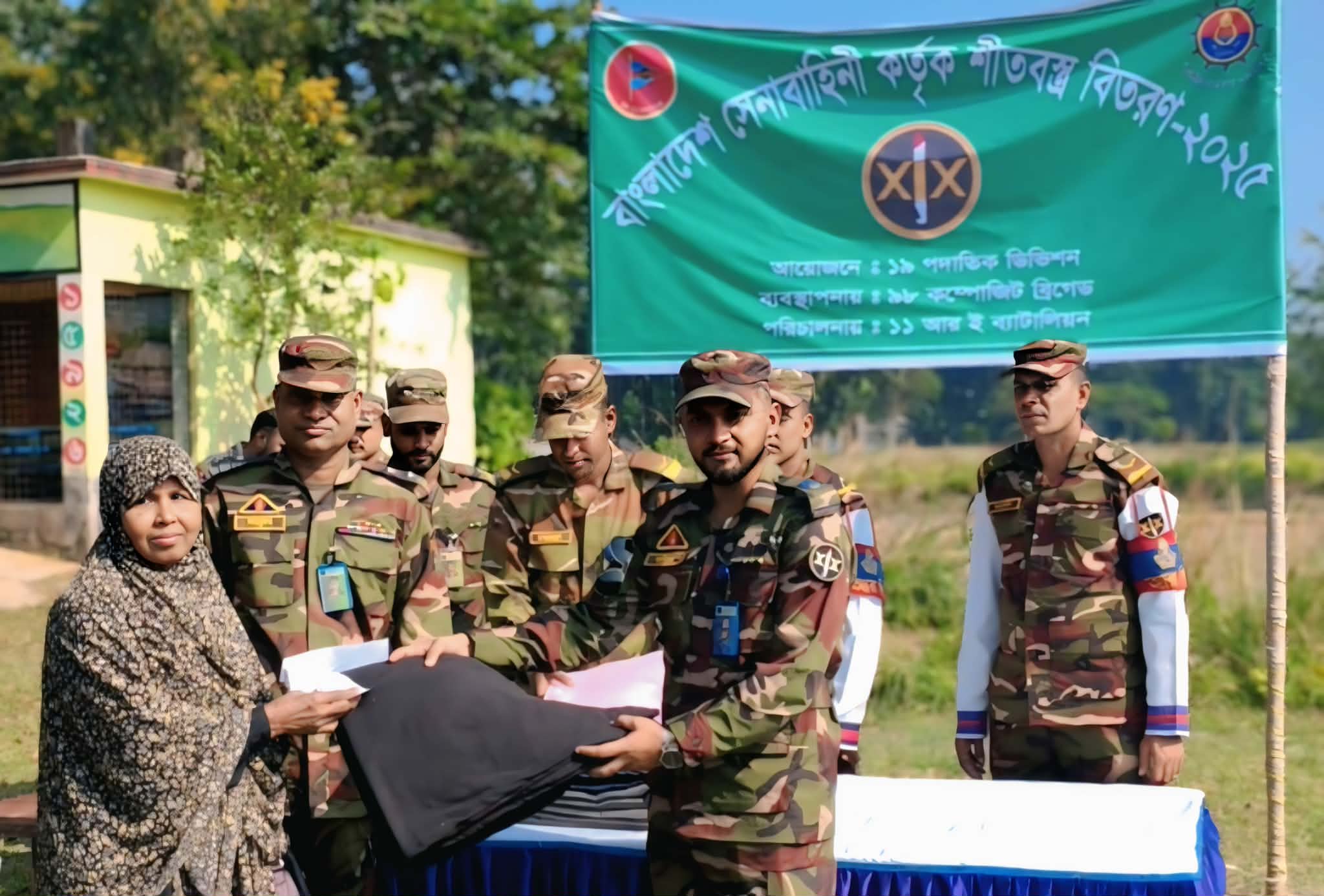 দেলদুয়ারে সেনাবাহিনীর আয়োজনে ফ্রি মেডিকেল ক্যাম্প ও শীতবস্ত্র বিতরণ