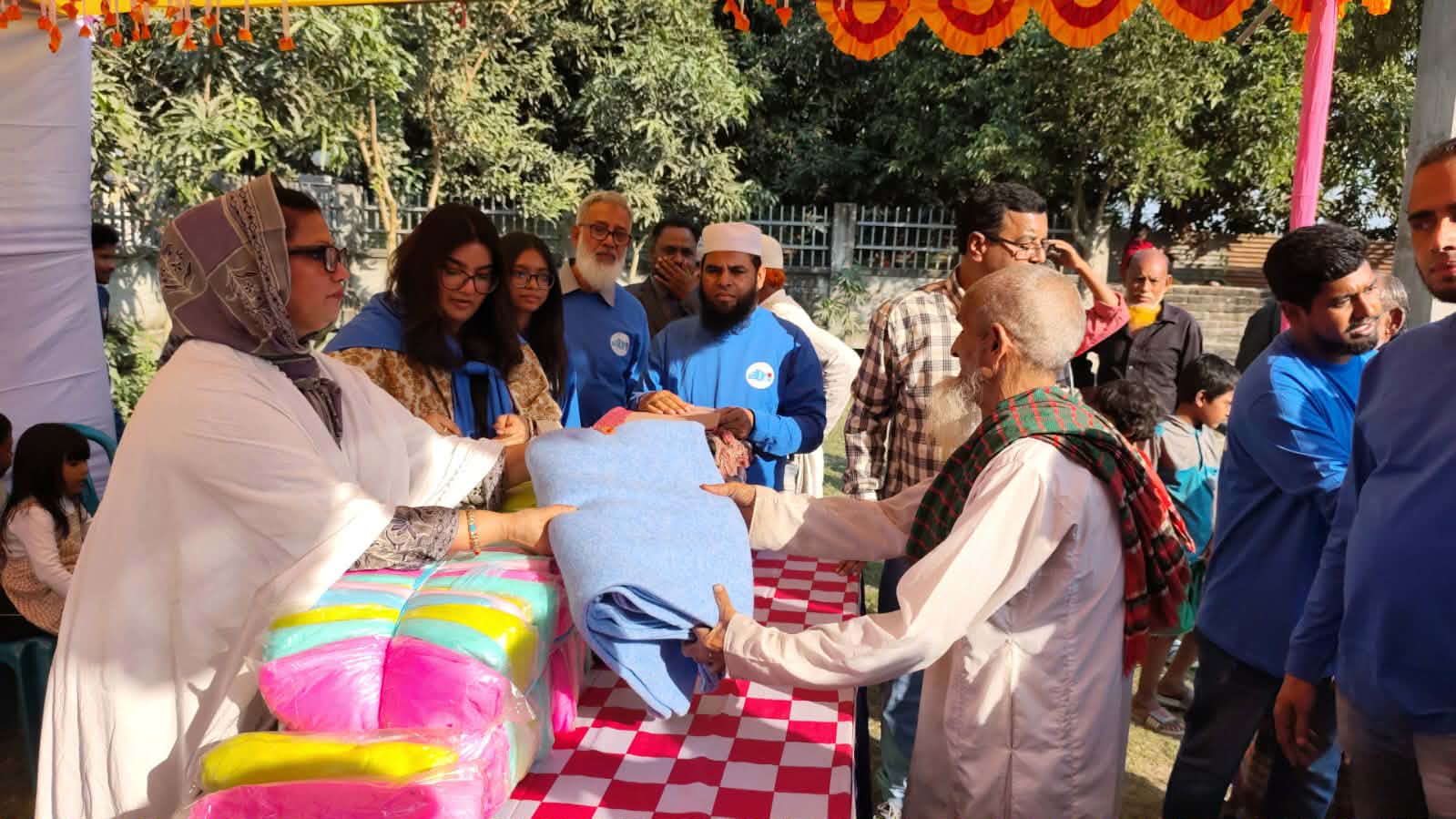 দেলদুয়ারে শীতার্থদের মাঝে অরি’র শীতবস্ত্র বিতরণ