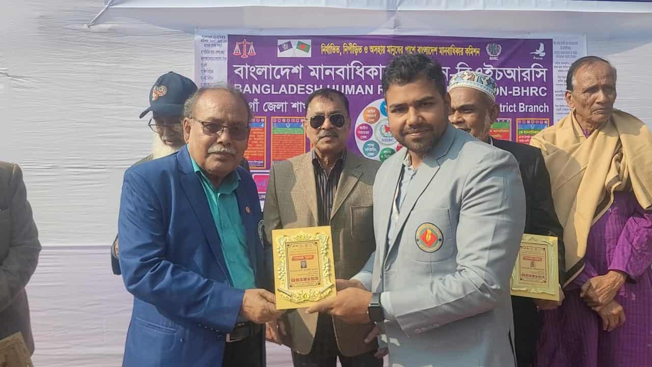 মানবাধিকার রক্ষায় ভূমিকার জন্য মেহেদী হাসান অন্তরকে বিশেষ সম্মাননা