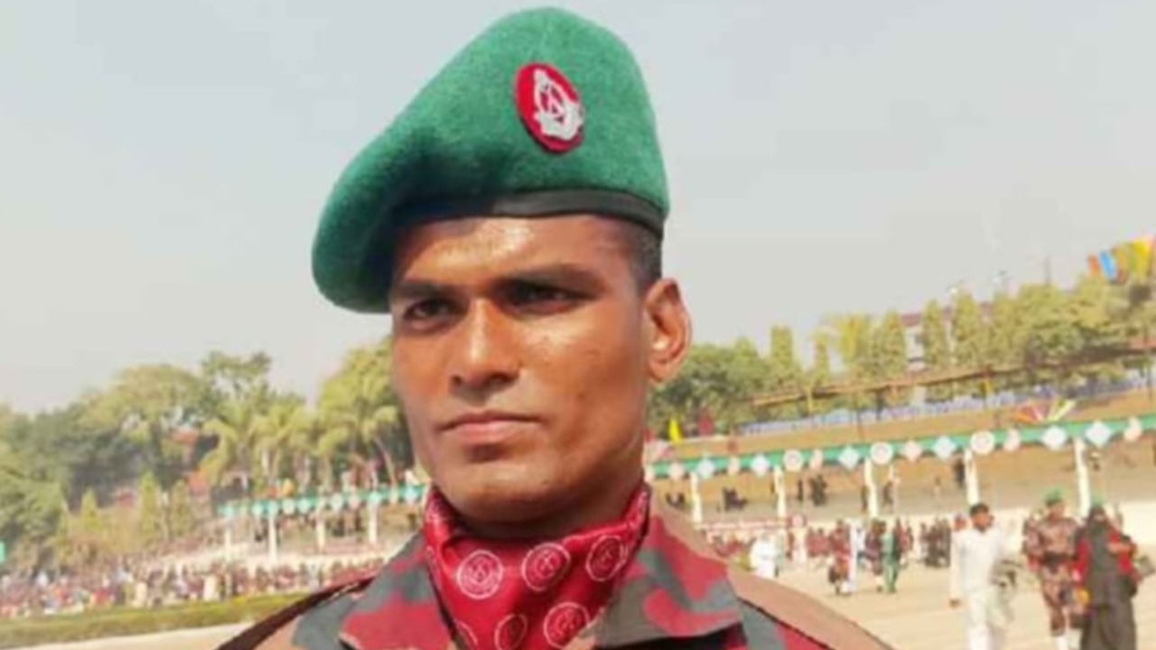 জীবন দিয়ে হলেও সীমান্ত রক্ষা করবো-বিজিবিতে যোগ দিয়েই বললেন ফেলানীর ছোট ভাই