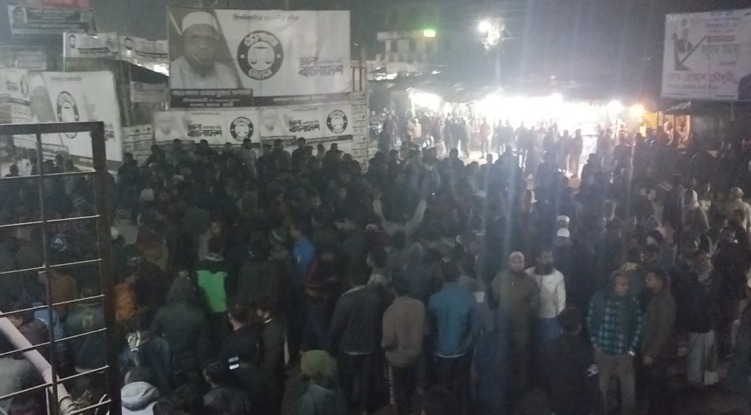 জলঢাকায় দাঁড়িপাল্লার বিলবোর্ড আড়াল করার চেষ্টা, পরিস্থিতি নিয়ন্ত্রণে আইনশৃঙ্খলা বাহিনী