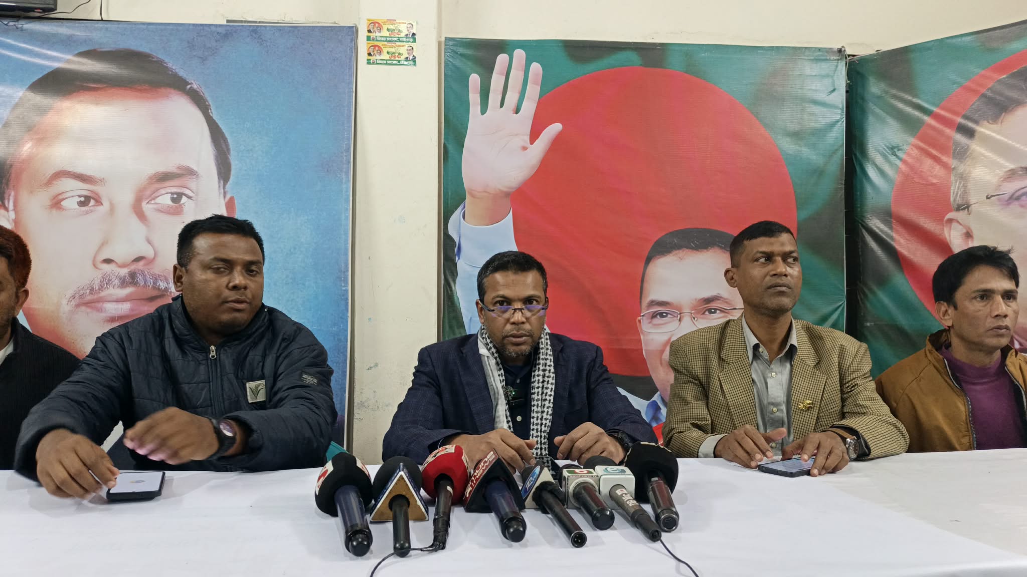 পঞ্চগড়ে ধানের শীষের প্রার্থীর ব্যানার পুড়িয়ে দেওয়ার অভিযোগ, প্রতিবাদে সংবাদ সম্মেলন