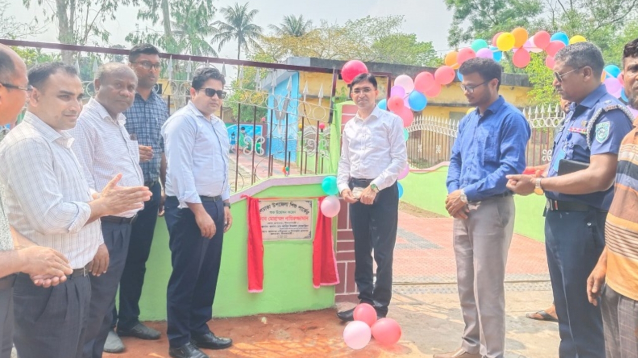 জলঢাকায় উপজেলা পরিষদ চত্বরে শিশু পার্কের উদ্বোধন