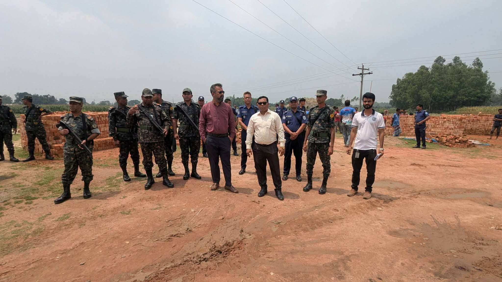 পীরগঞ্জে পরিবেশ অধিদপ্তরের অভিযান: ৪ ইটভাটায় ২০ লাখ টাকা জরিমানা