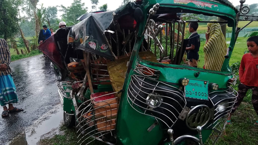 নেত্রকোণায় বাস ও সিএনজির মুখোমুখি সংঘর্ষে নিহত ২, আহত ৩